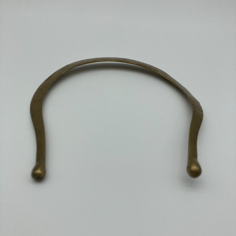 Vintage Hammered Brass Torque Collar Necklace | Mid-Century Modernist Choker - Picture 6 of 9